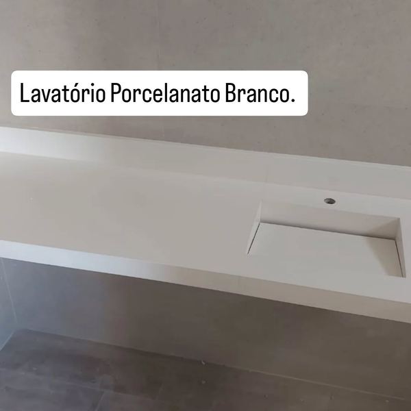 Lavatório com cuba esculpida em porcelanato branco